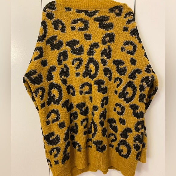 JOA oversized cardigan in cheetah print - Picture 4 of 5